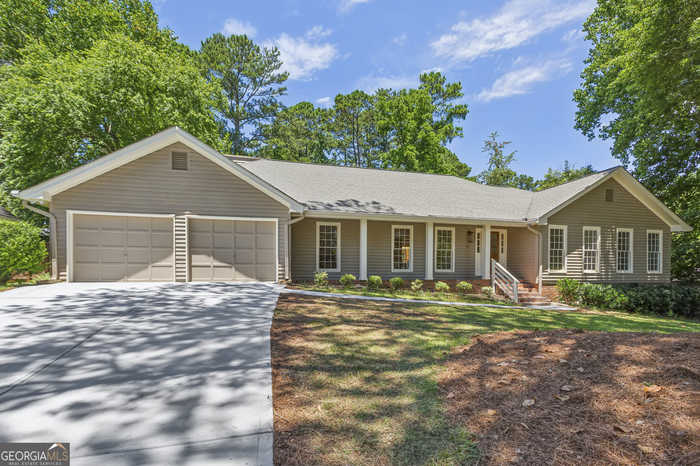 photo 1: 4205 Cove Court NE, Marietta GA 30067