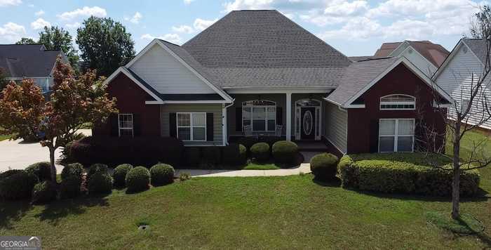 photo 1: 300 Lovorn Circle, Warner Robins GA 31088