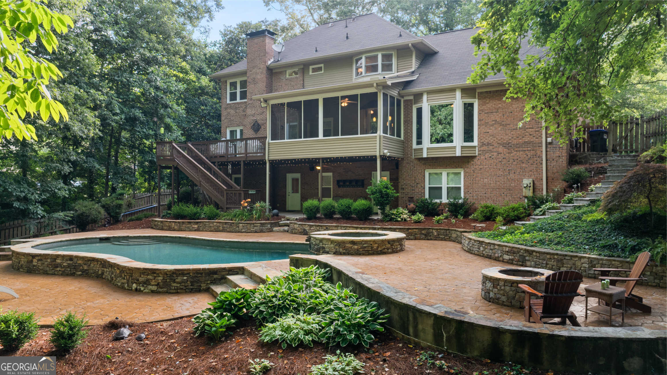 photo 1: 425 Waverly Hall Drive, Roswell GA 30075