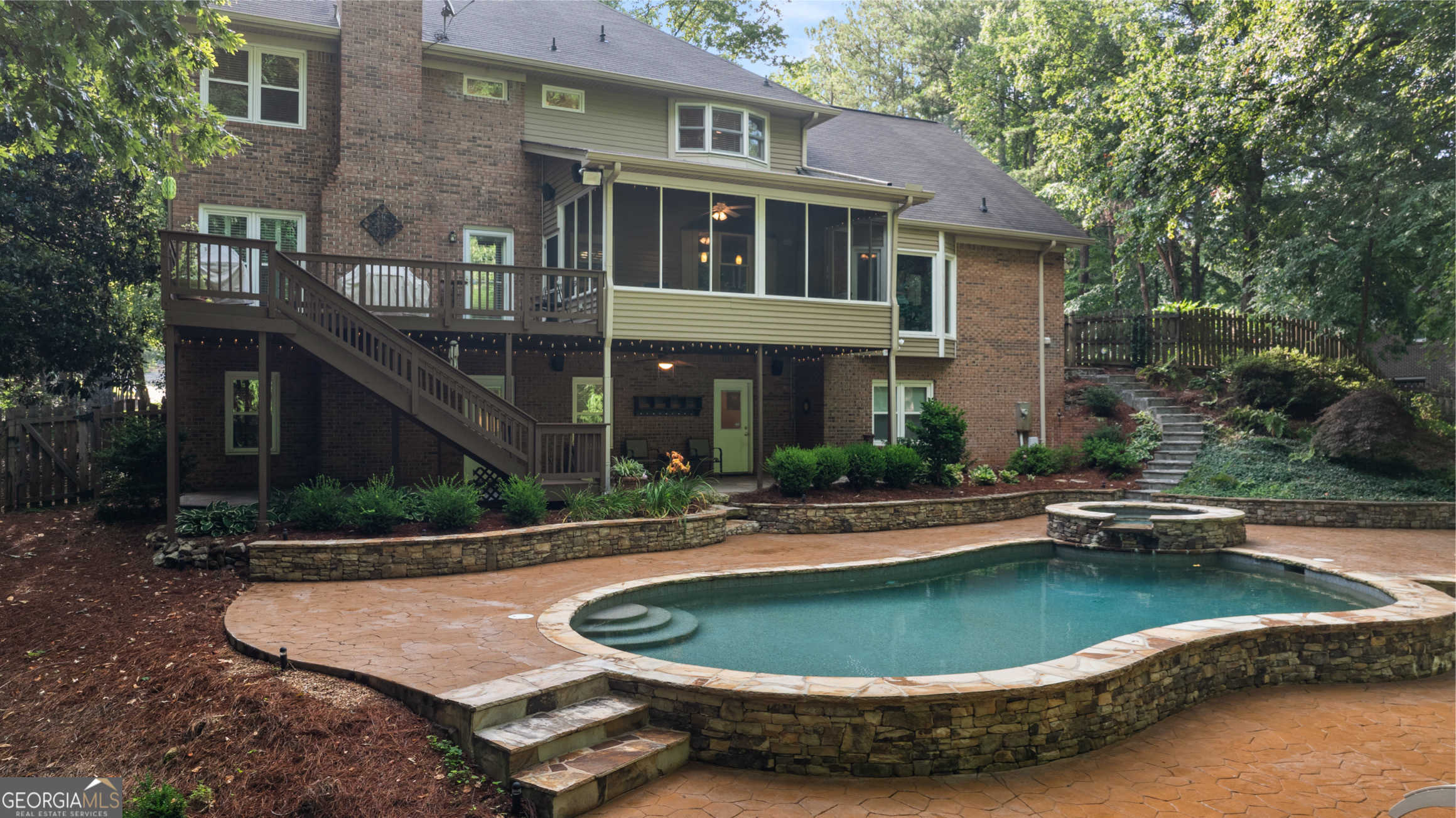 photo 2: 425 Waverly Hall Drive, Roswell GA 30075