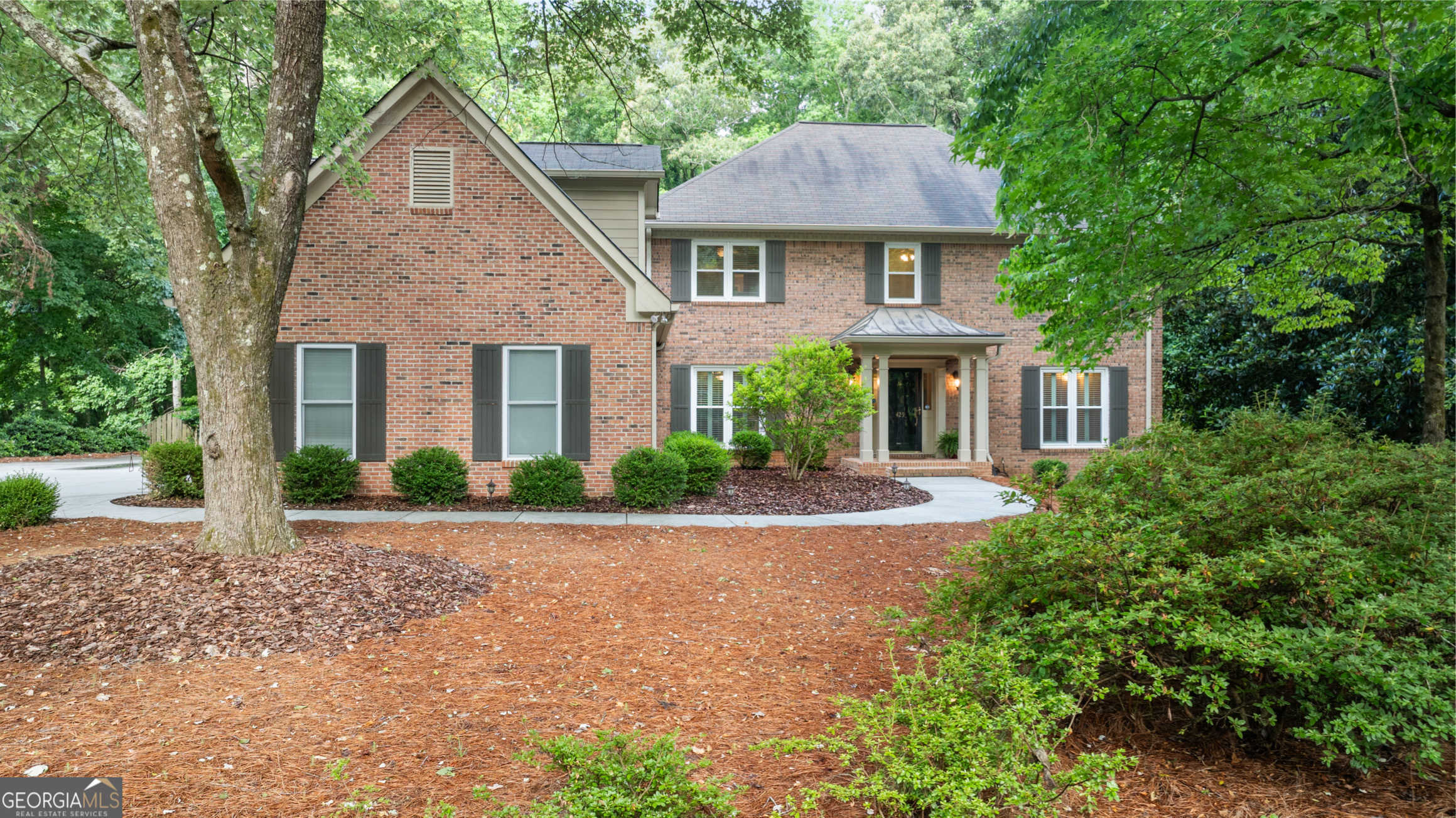 photo 3: 425 Waverly Hall Drive, Roswell GA 30075