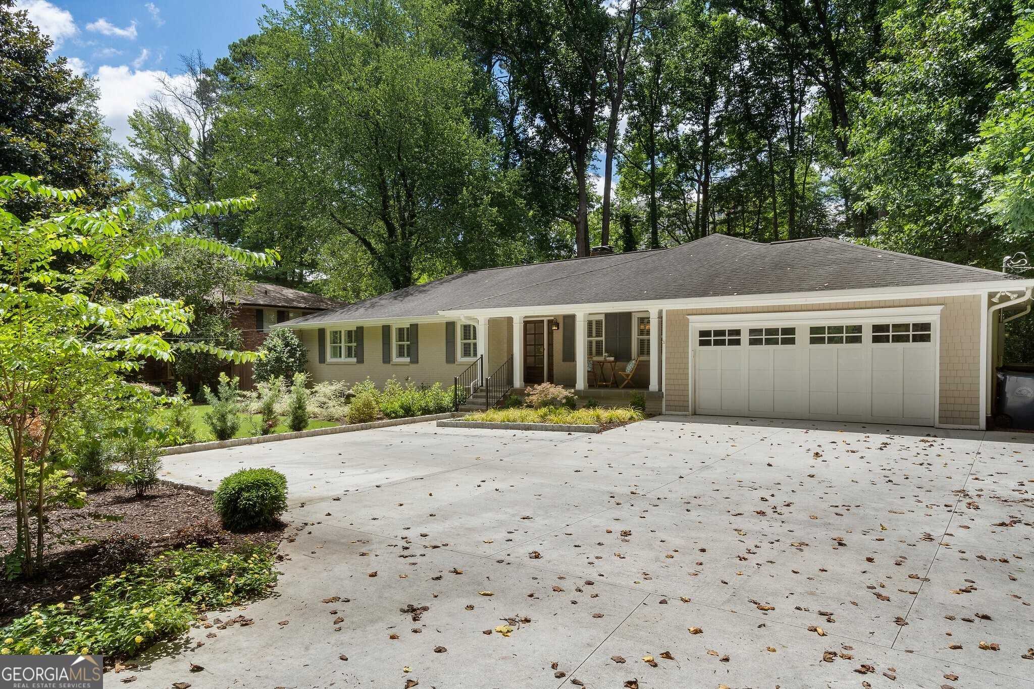 photo 3: 165 Le Brun Road, Atlanta GA 30342