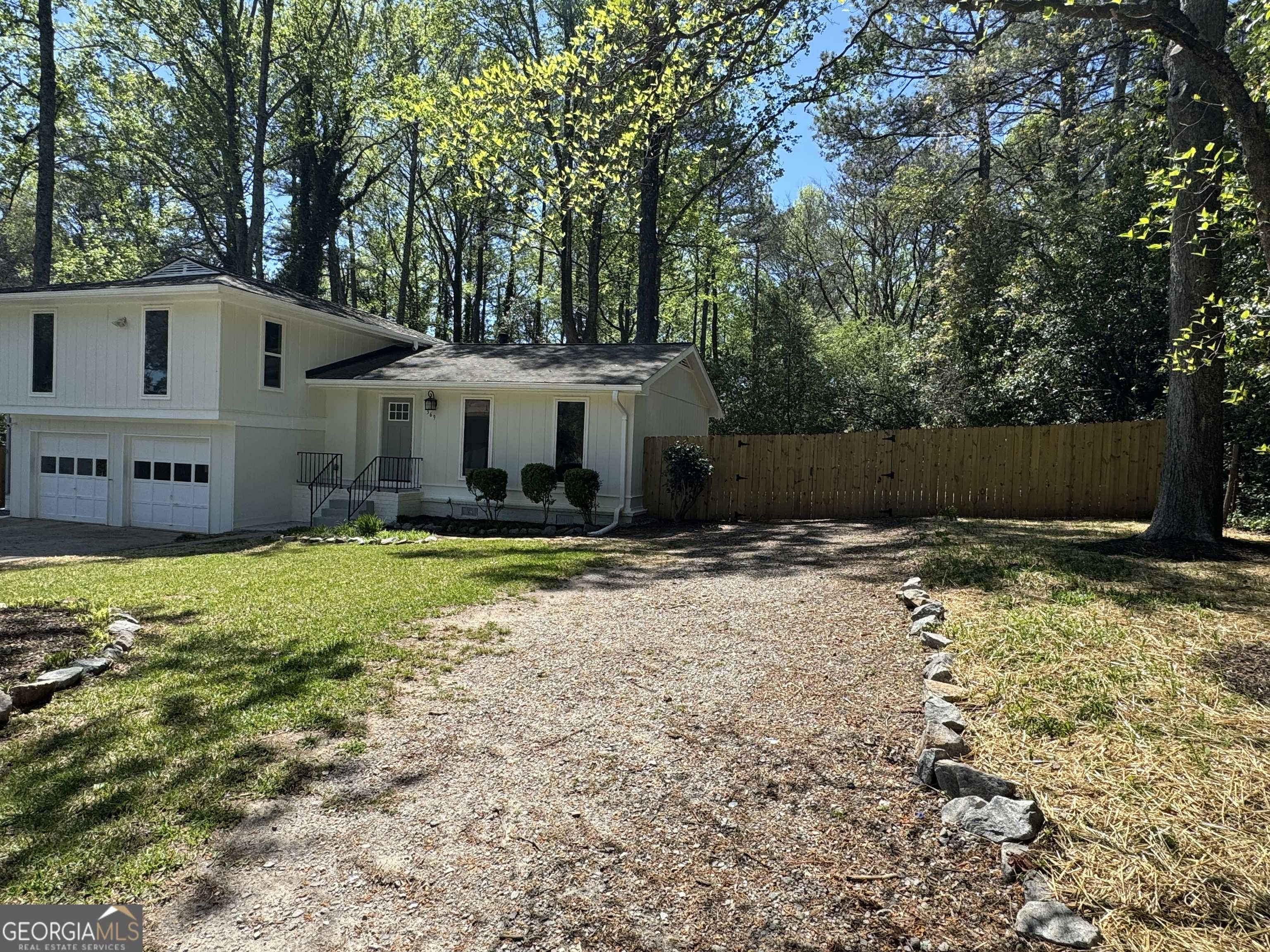 photo 3: 569 Simone Way, Stone Mountain GA 30087