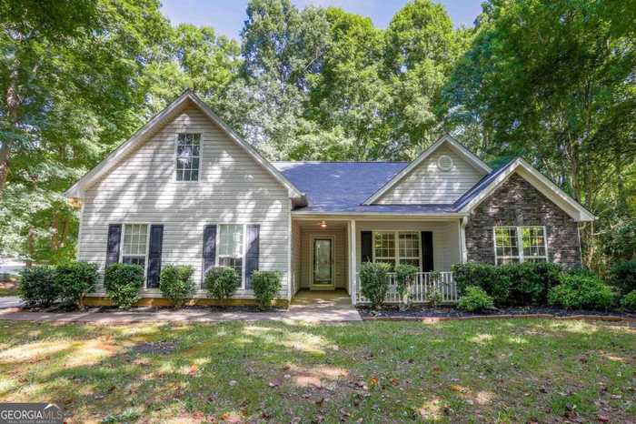 photo 1: 1401 Red Oak Way, Winder GA 30680