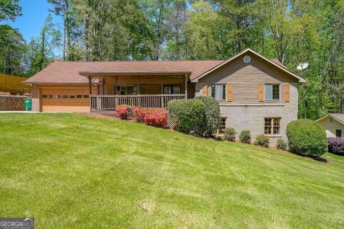 photo 1: 5781 Rollingwood Drive SW, Stone Mountain GA 30087