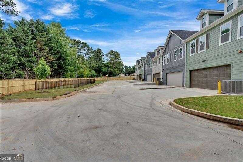 photo 3: 712 Fairgate Road, Marietta GA 30064