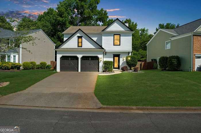 photo 2: 6155 Pattingham Drive, Roswell GA 30075