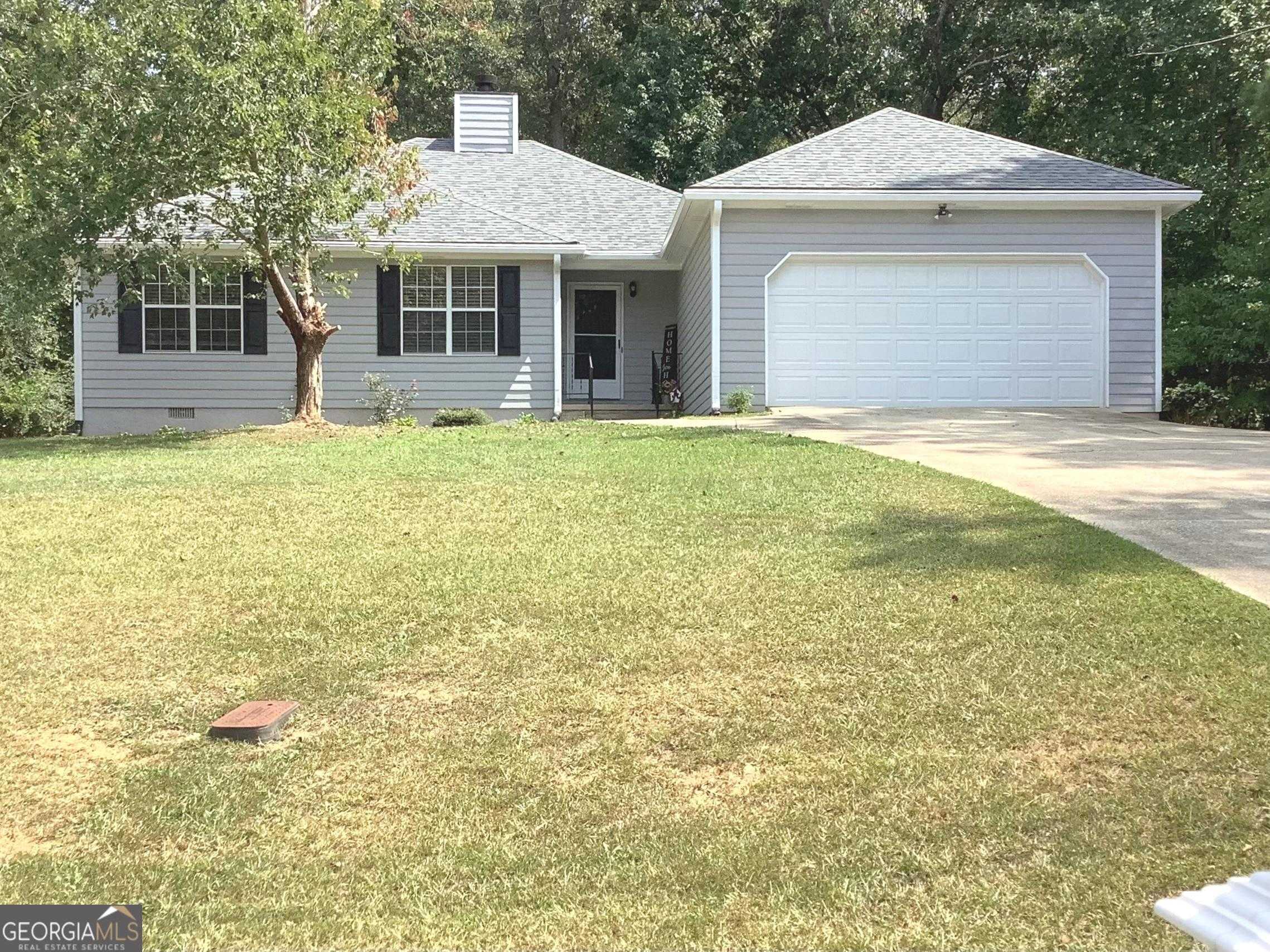 photo 1: 92 Deerfield Lane, Carrollton GA 30116