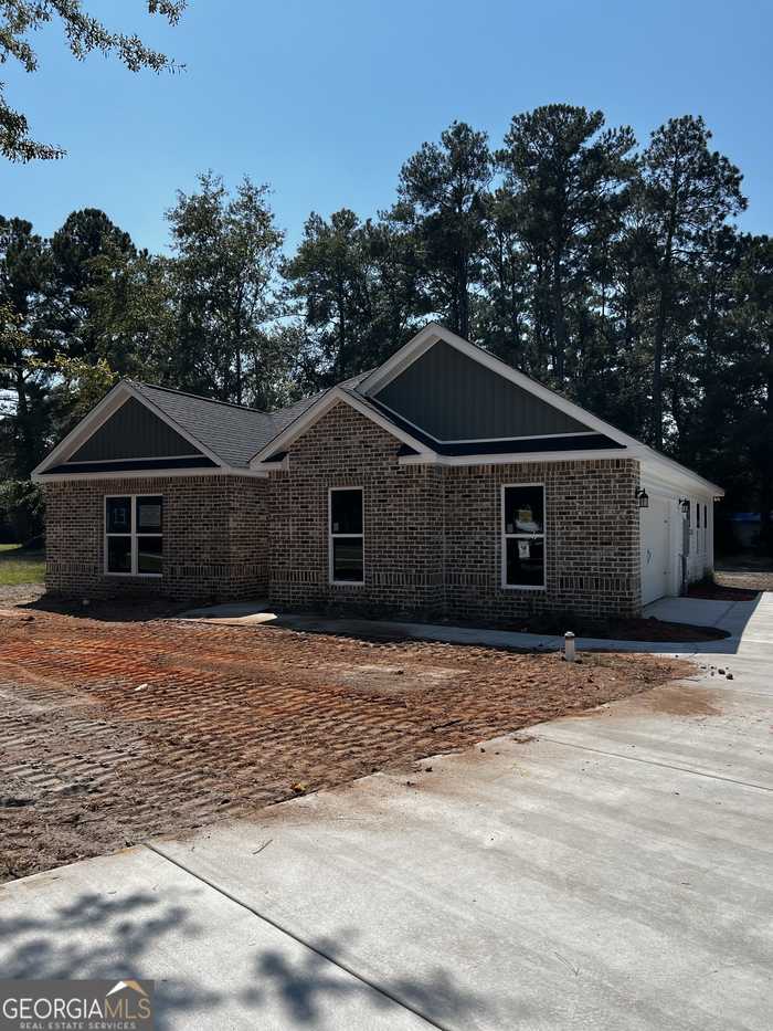 photo 2: 210 Hedge Row, Dublin GA 31021