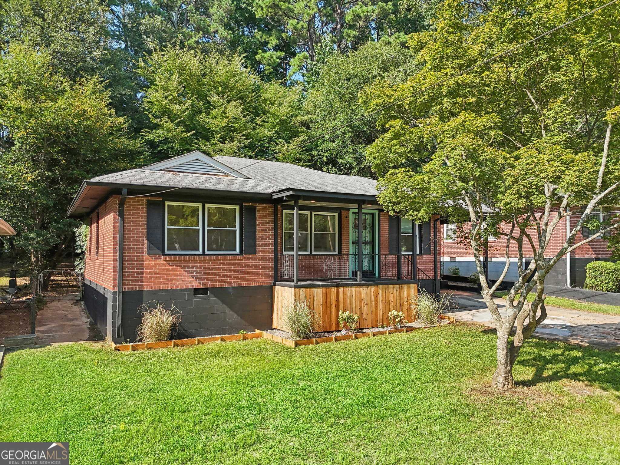 photo 2: 757 Pegg Road SW, Atlanta GA 30315