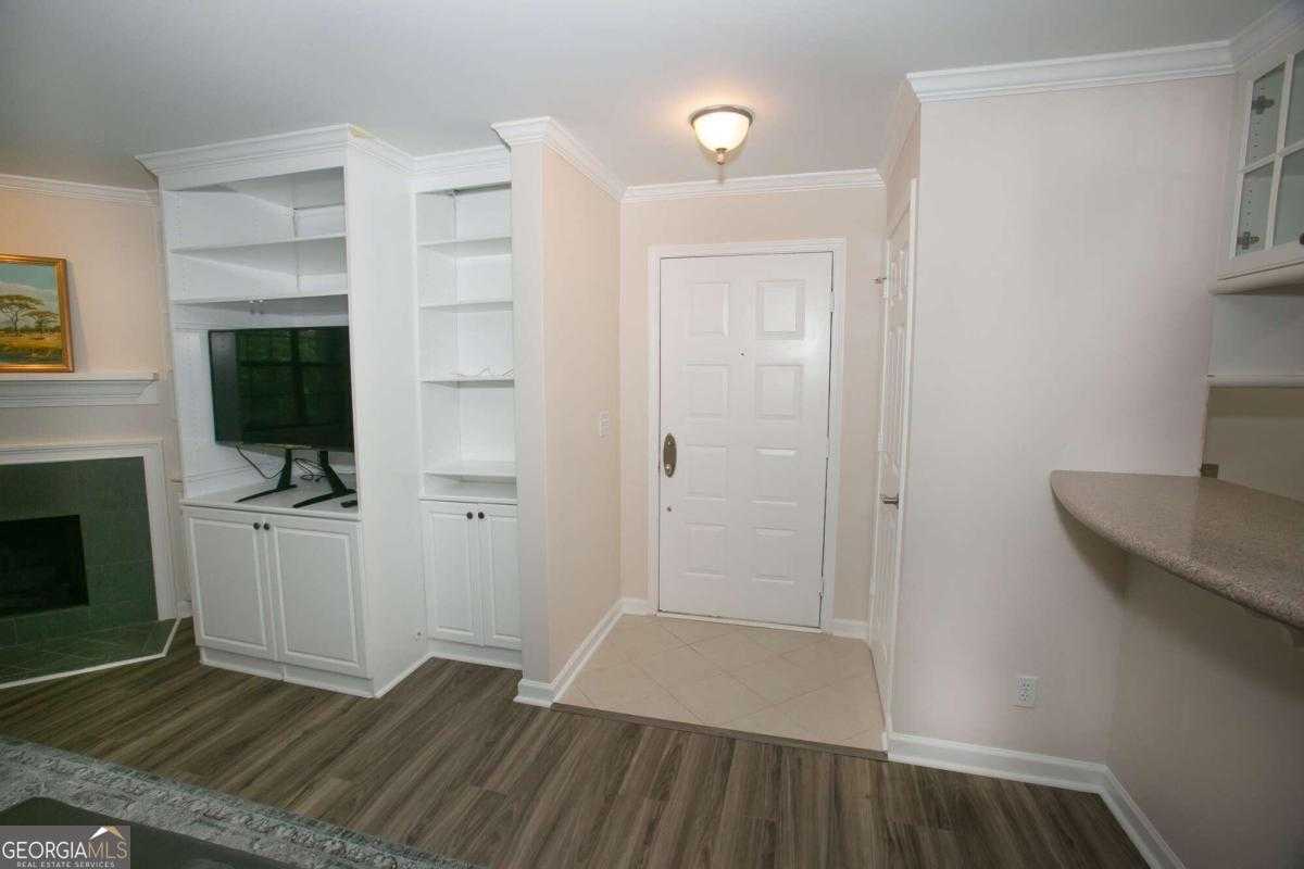 photo 3: 110 Barrington Hills Drive Unit 110, Atlanta GA 30350