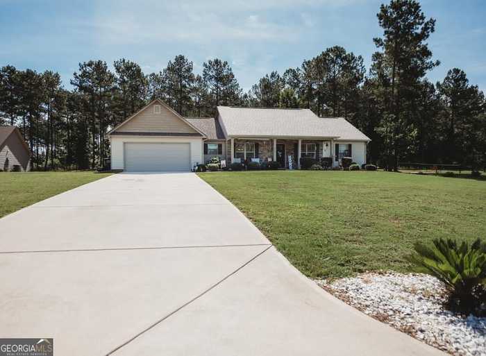 photo 1: 115 Needleleaf Court, Barnesville GA 30204