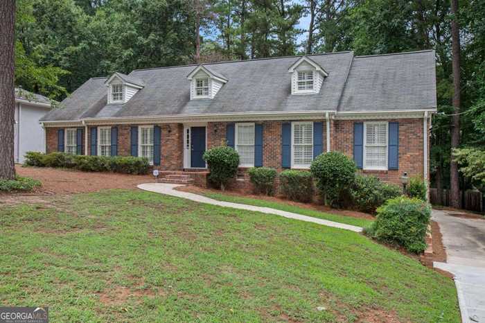 photo 1: 5513 N Peachtree Road, Dunwoody GA 30338