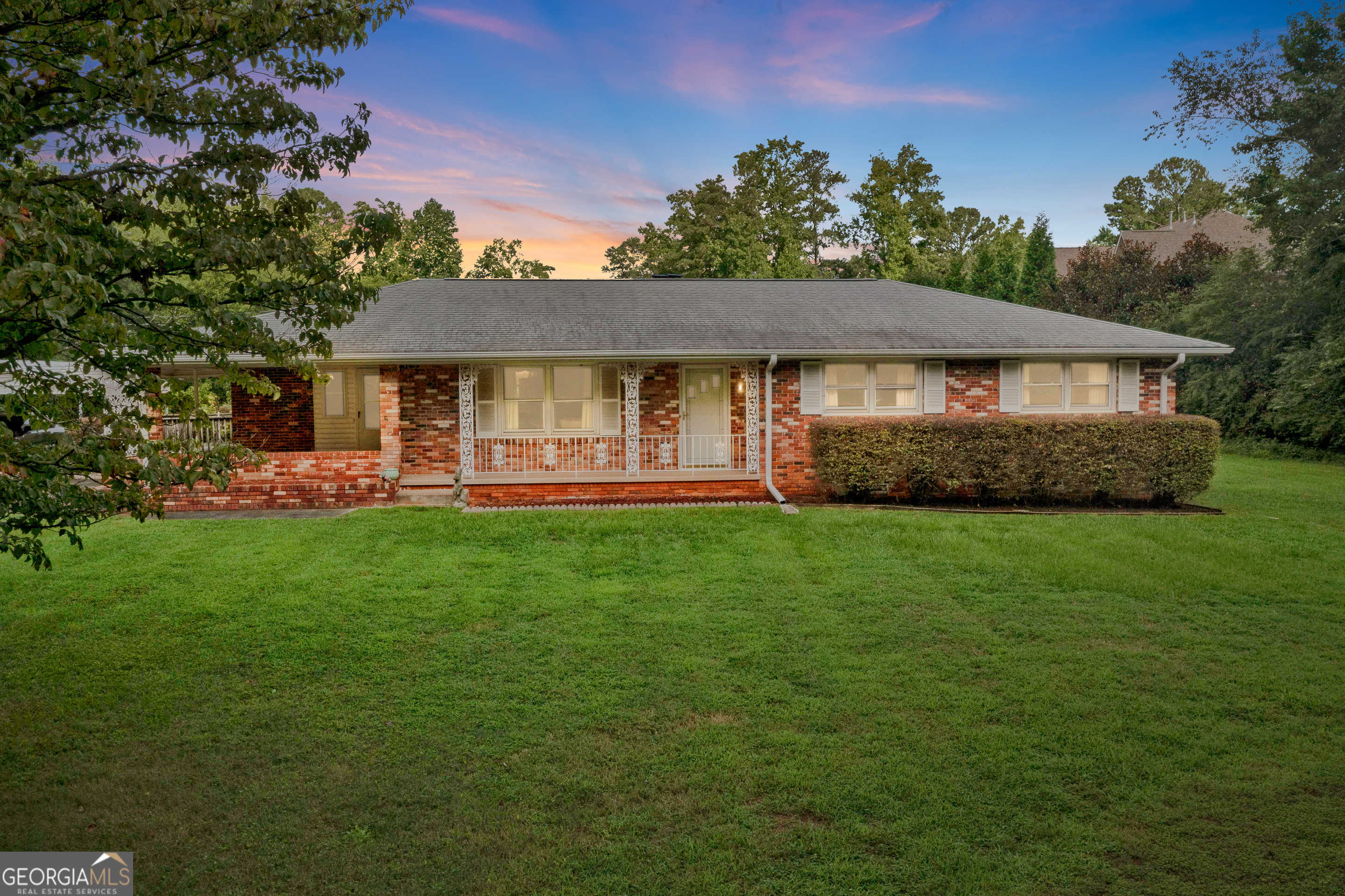 photo 1: 2921 Holly Springs Road NE, Marietta GA 30062