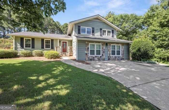 photo 1: 392 Heritage Lane, Alpharetta GA 30009