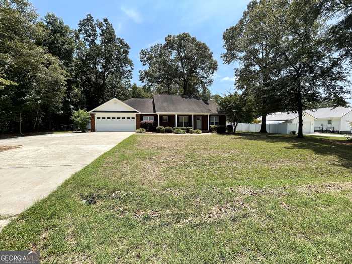 photo 1: 127 Jeanne Drive, Cochran GA 31014