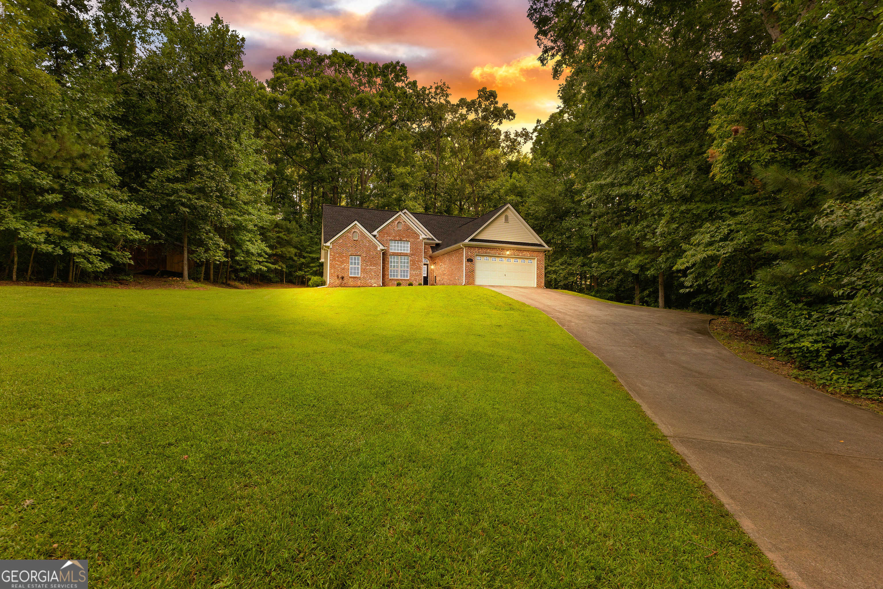 photo 2: 151 Laurel Creek Court, Carrollton GA 30117