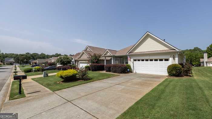 photo 1: 9 Hillside Drive, Newnan GA 30265