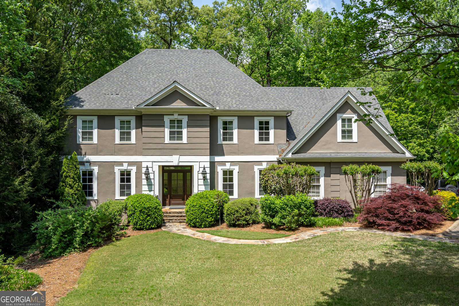 photo 3: 300 Sologne Court, Sandy Springs GA 30327