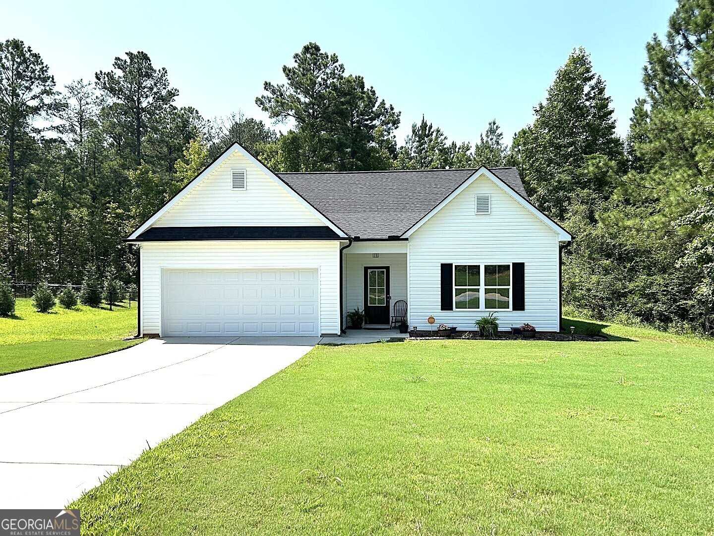 photo 1: 480 Park Pine Circle, Grantville GA 30220