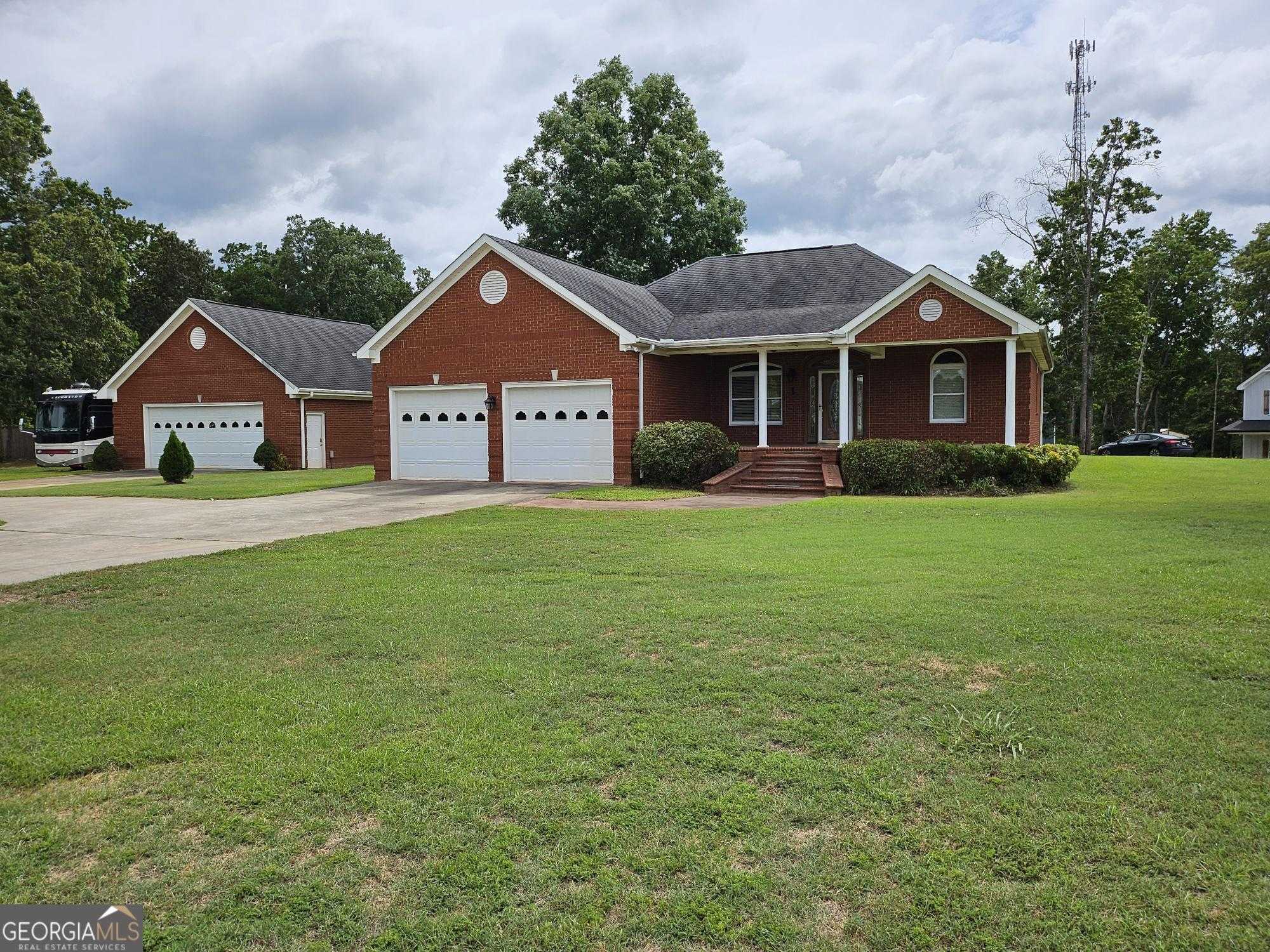 photo 1: 108 Parkdale Drive, Hartwell GA 30643