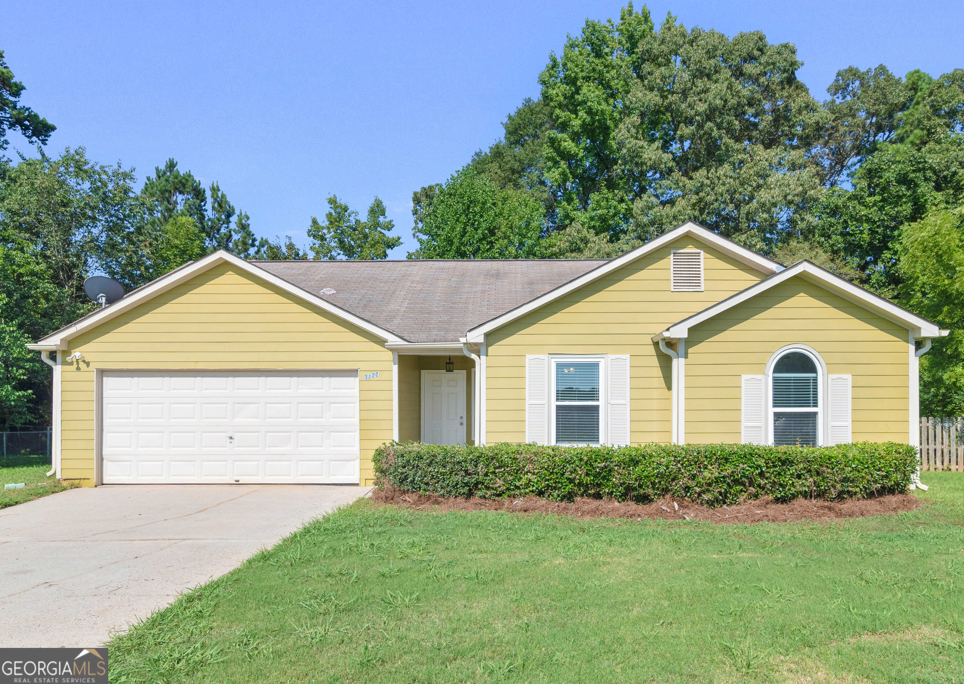 photo 1: 7122 Oakwood Circle, Rex GA 30273