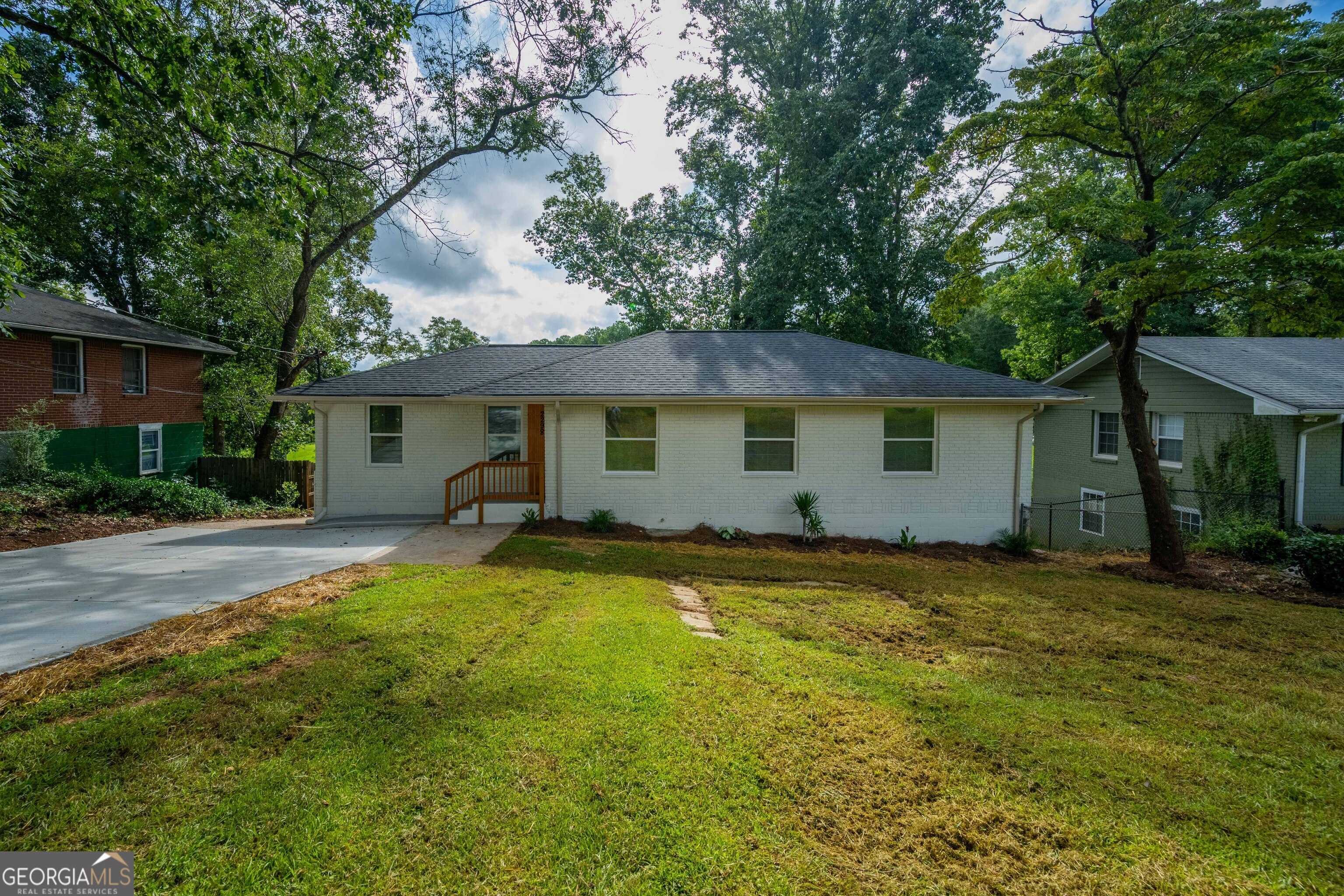 photo 2: 2298 Mark Trail, Decatur GA 30032