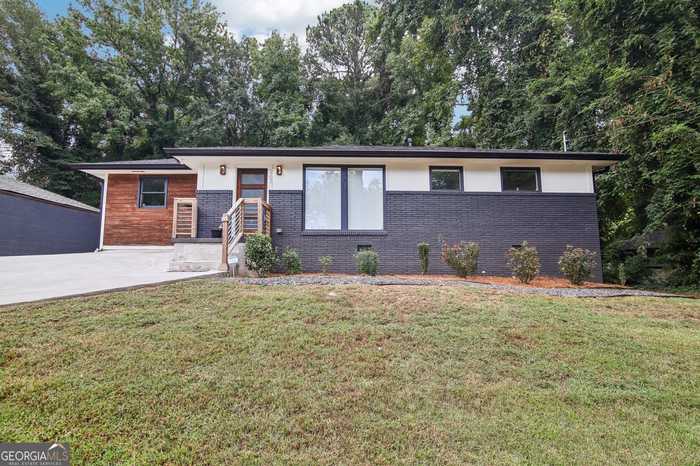 photo 1: 2703 Ellen Way, Decatur GA 30032