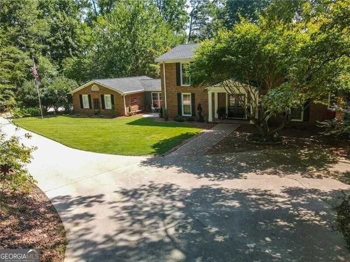 photo 2: 1330 Lakeshore Circle, Gainesville GA 30501