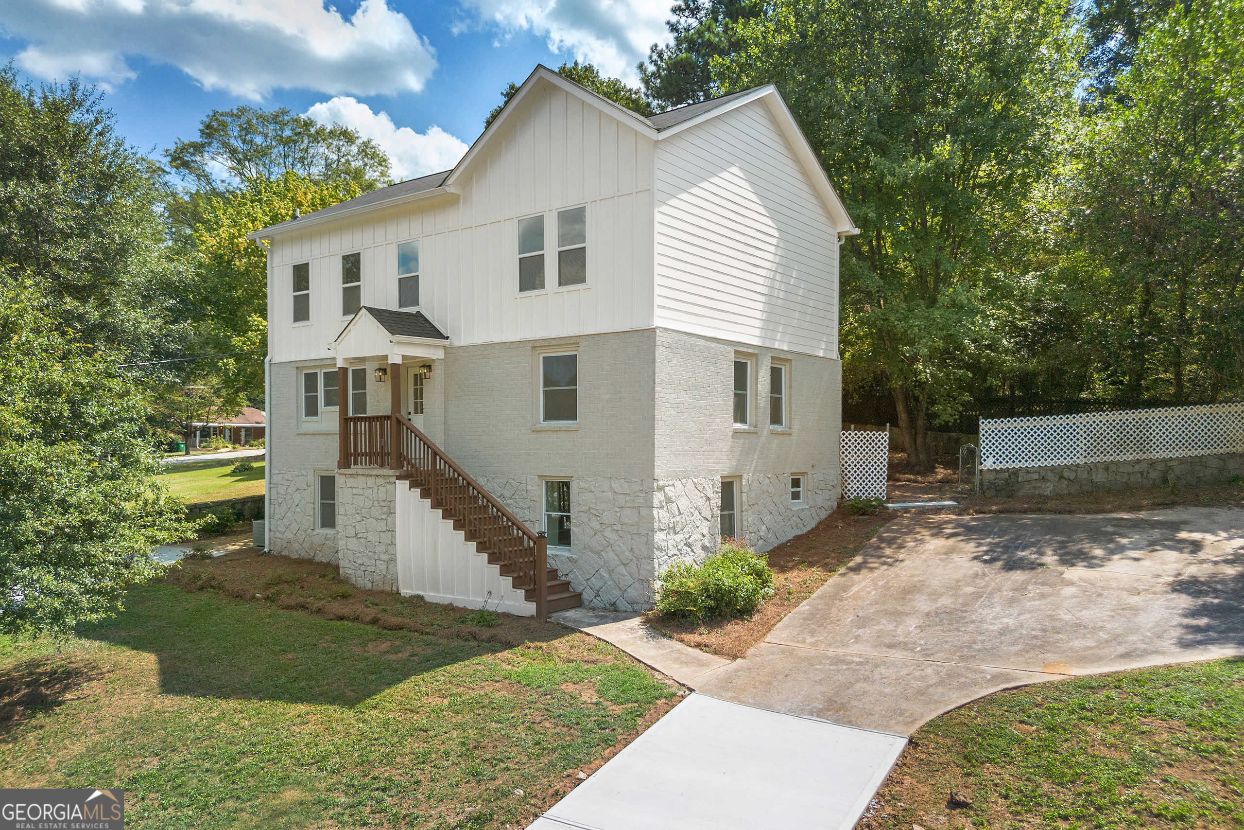 photo 3: 1583 Columbia Circle, Decatur GA 30032