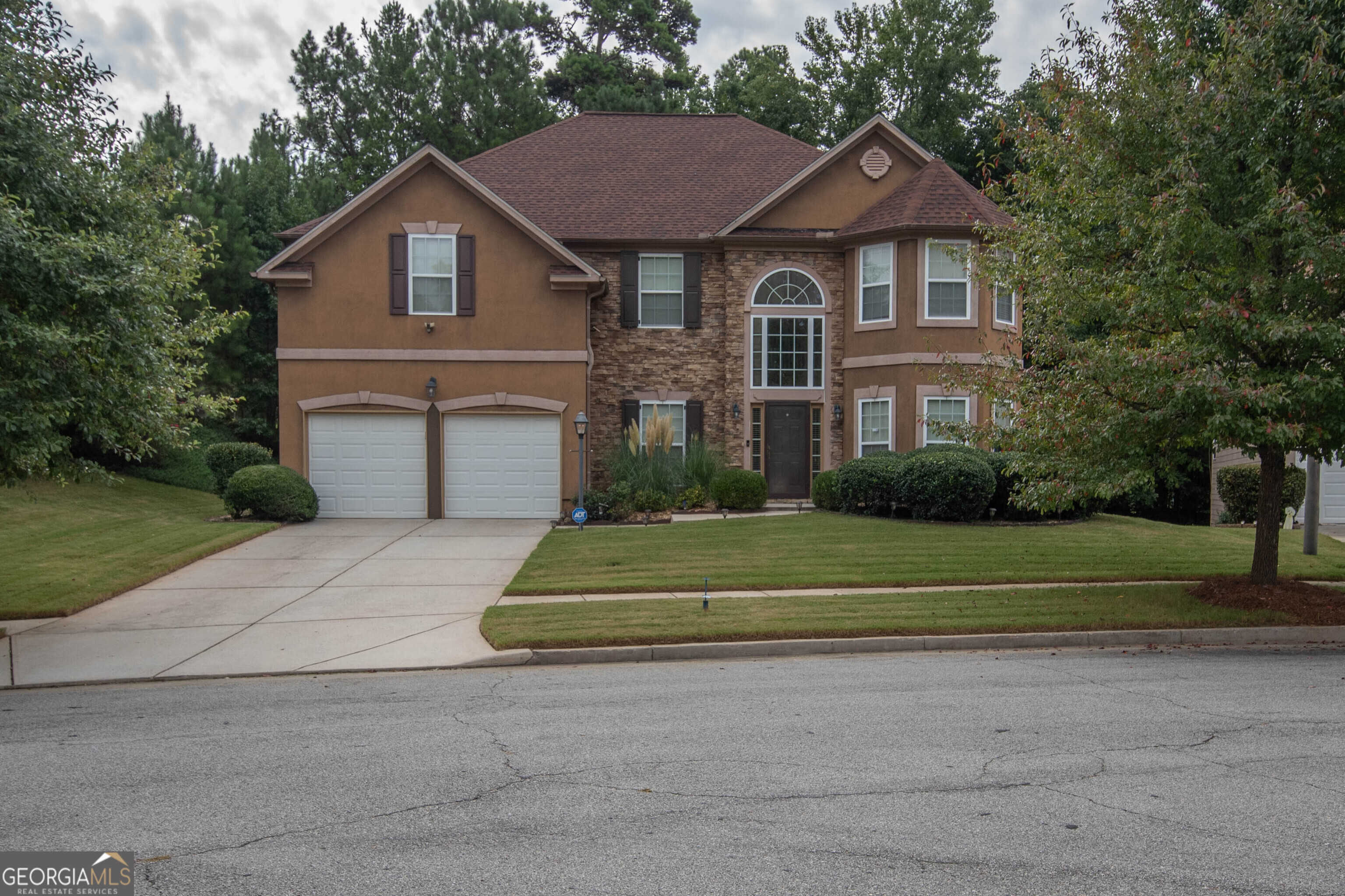 photo 2: 710 Trumpeter Court, Fairburn GA 30213