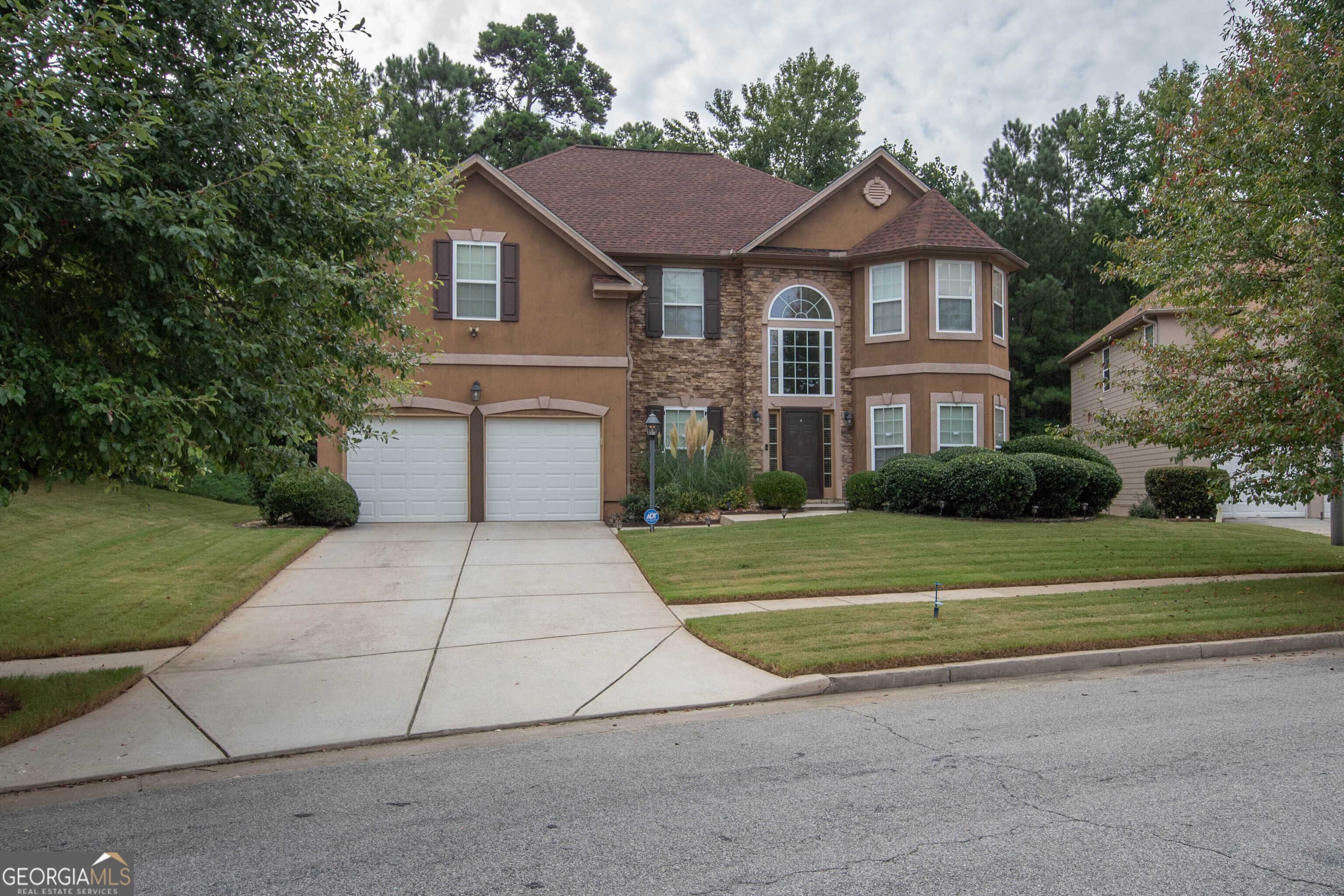 photo 3: 710 Trumpeter Court, Fairburn GA 30213