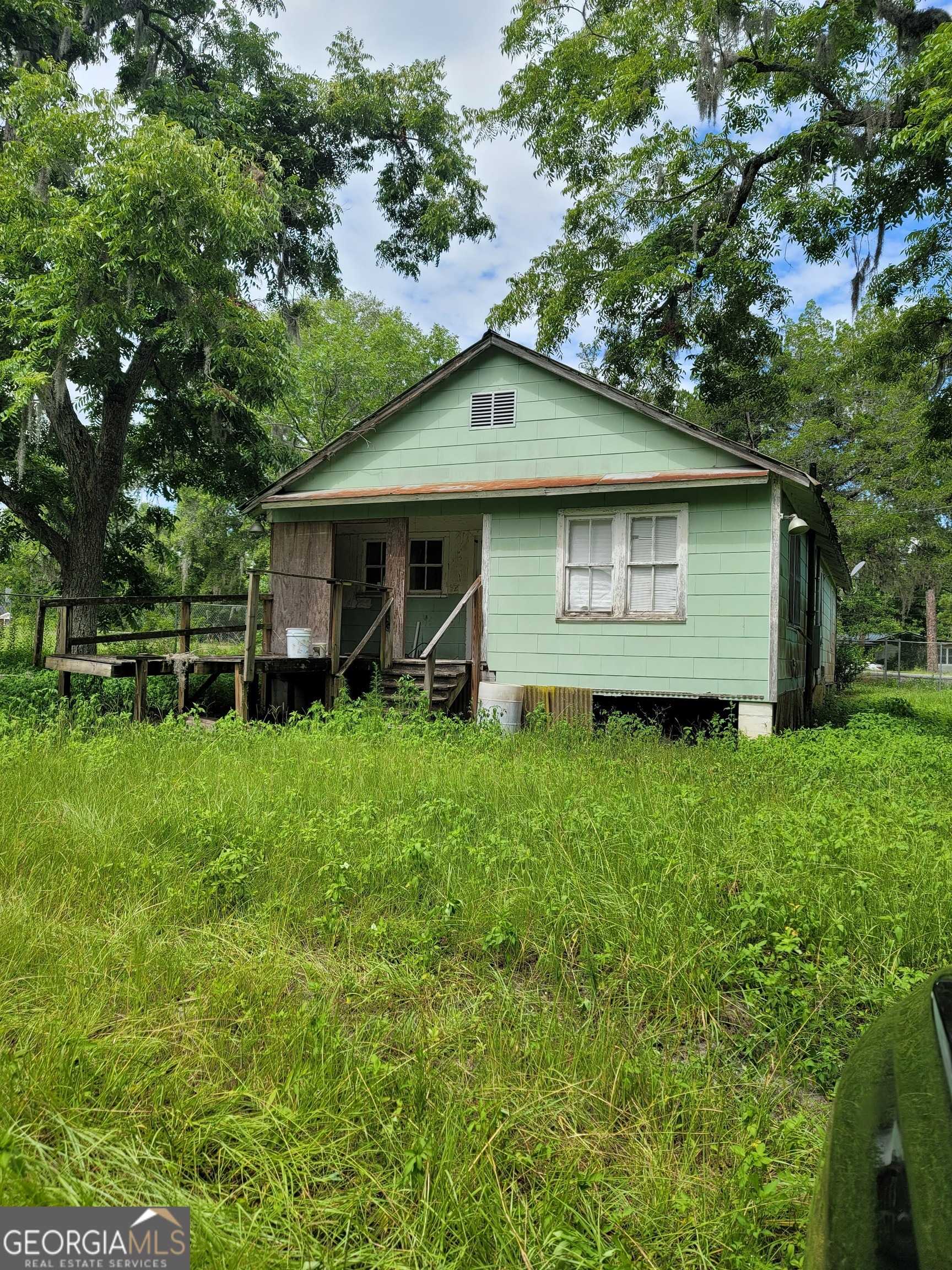 photo 1: 816 Hendry Street, Blackshear GA 31516