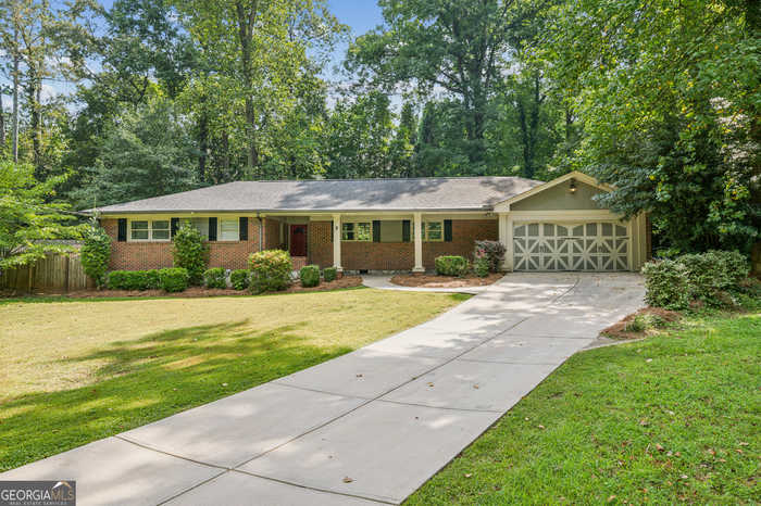 photo 1: 929 Vistavia Circle, Decatur GA 30033