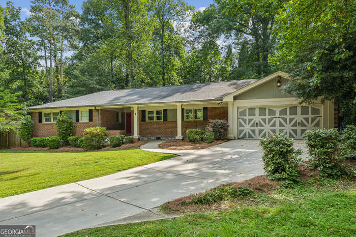 photo 2: 929 Vistavia Circle, Decatur GA 30033