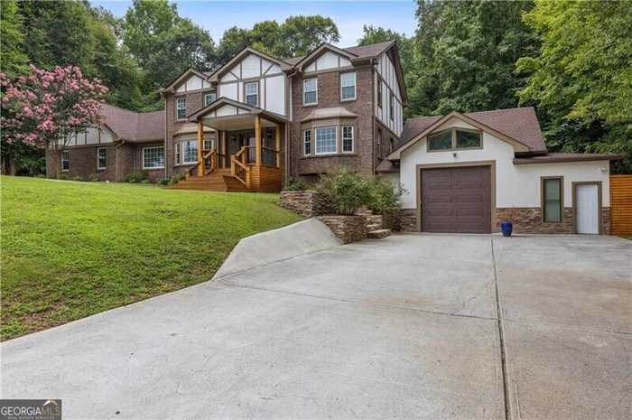 photo 2: 3996 Spalding Lane, Atlanta GA 30350