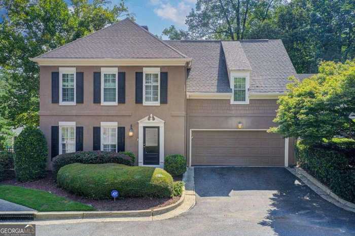 photo 1: 13 Ridgemere Trace, Sandy Springs GA 30328