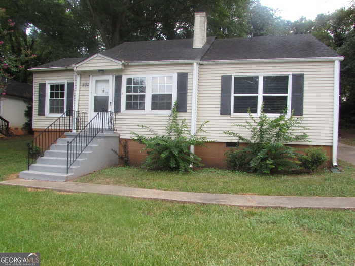 photo 2: 992 Estes Drive SW, Atlanta GA 30310