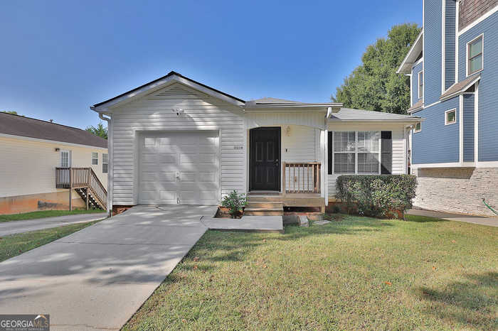 photo 1: 3126 Lynwood Drive NE, Brookhaven GA 30319