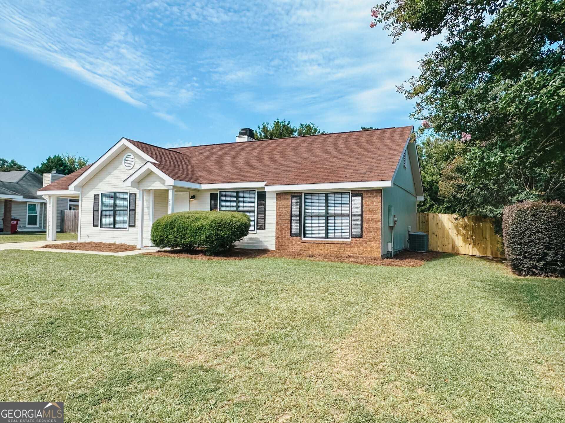 photo 2: 201 Ridge Bend Drive, Centerville GA 31028