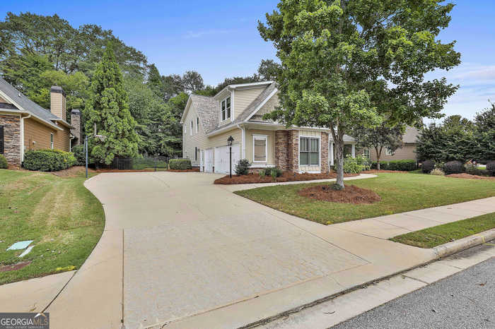 photo 2: 170 Lake Shore Drive, Newnan GA 30265