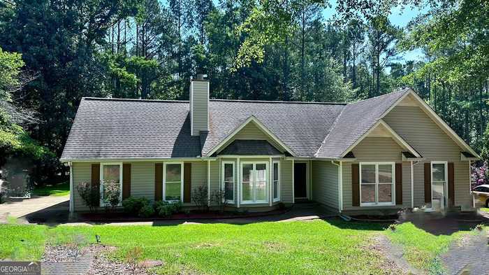 photo 1: 117 Jeb Stuart Drive S, Newnan GA 30265