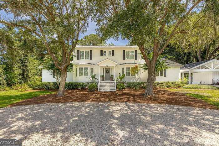 photo 1: 204 Dunbar Drive, St. Simons GA 31522