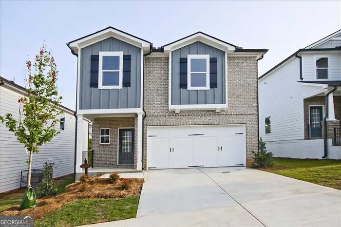 photo 1: 2760 Hawthorne Way, College Park GA 30337