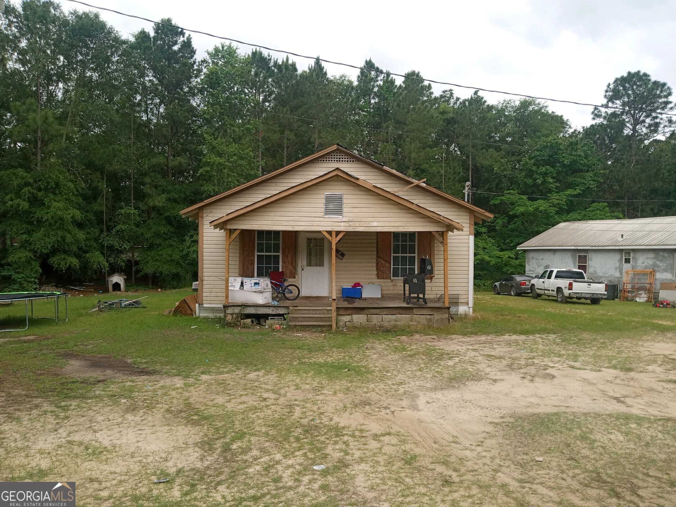 photo 1: 470 Howarth Dr, Swainsboro GA 30401