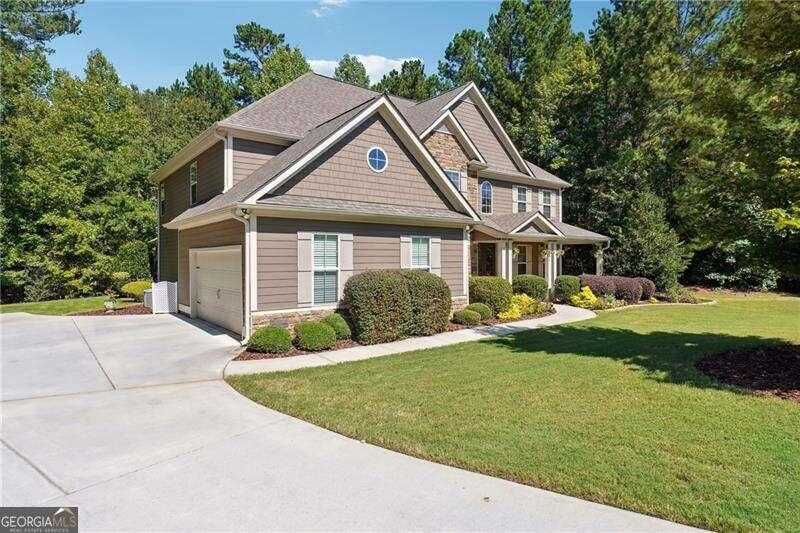 photo 3: 101 Summer Lake Court, Fayetteville GA 30215