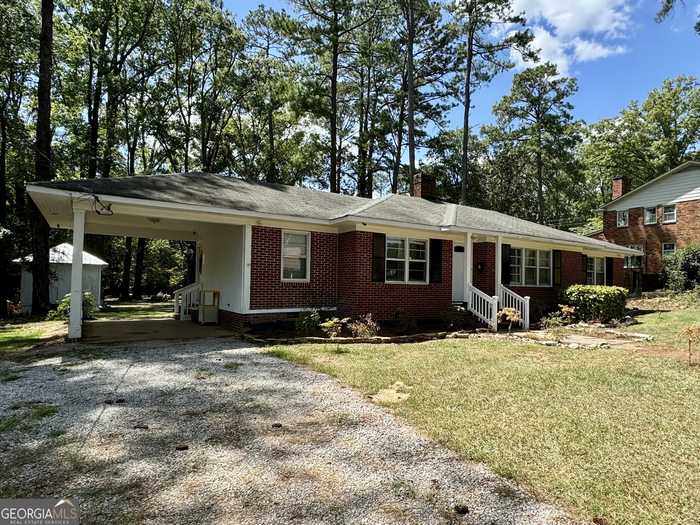 photo 1: 808 Stewart Avenue, Union Point GA 30669