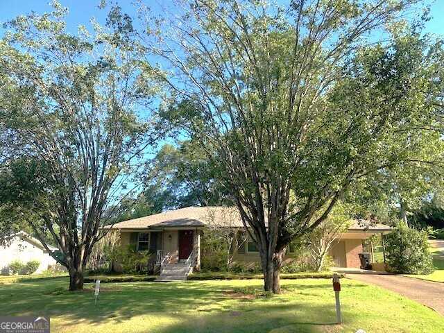 photo 2: 405 E 3rd Street, West Point GA 31833