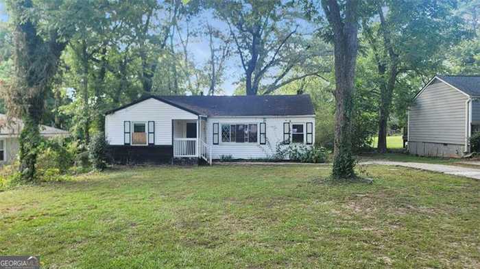 photo 1: 1936 BOULDERVIEW Drive SE, Atlanta GA 30316