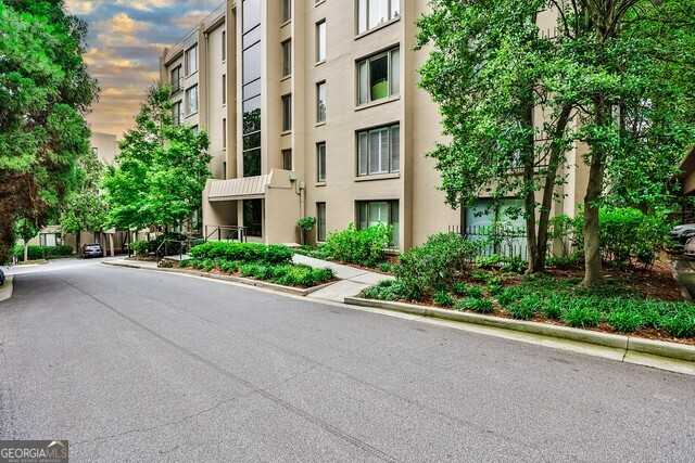 photo 1: 2769 Peachtree Road NE Unit 9, Atlanta GA 30305